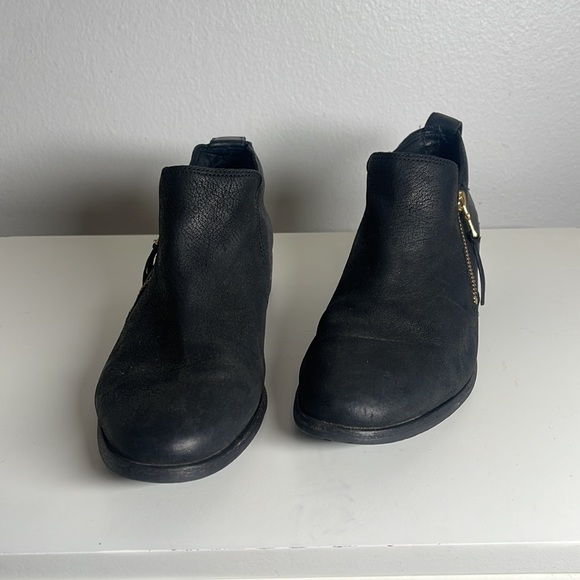 Black UGG ankle boots/shoes - Picture 2 of 5